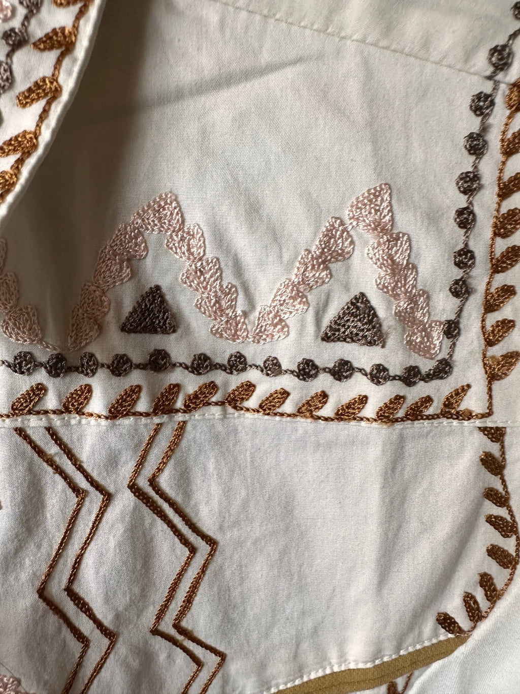 Vintage Collection Southwestern Embroidered Western Blouse – Detail Snap Closure - Apparel Vintage Collection