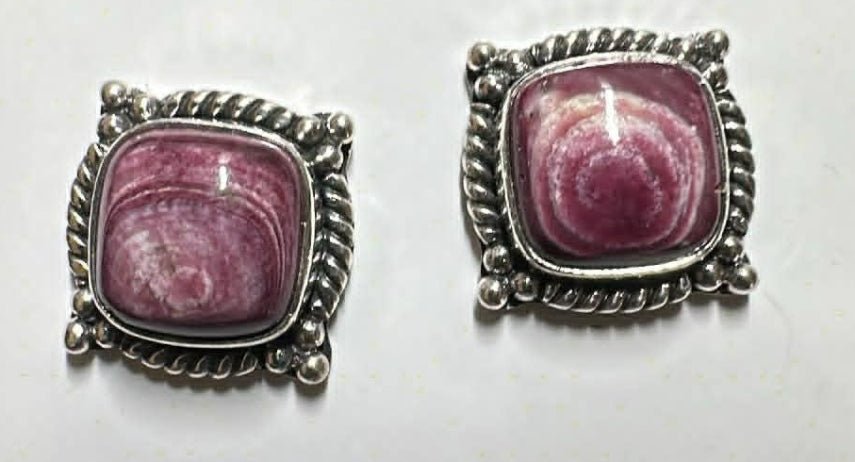 Sterling Silver and Purple Spiny Oyster Stud Earrings - Native American Jewelry Rockin' M Leathers